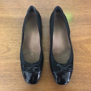 Clark’s black flats